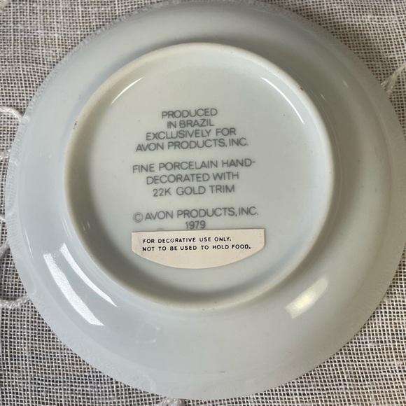 Vintage 1979 Butterflies Fine Porcelain Trinket Dish With 22K Gold Trim. 5” - Picture 4 of 4